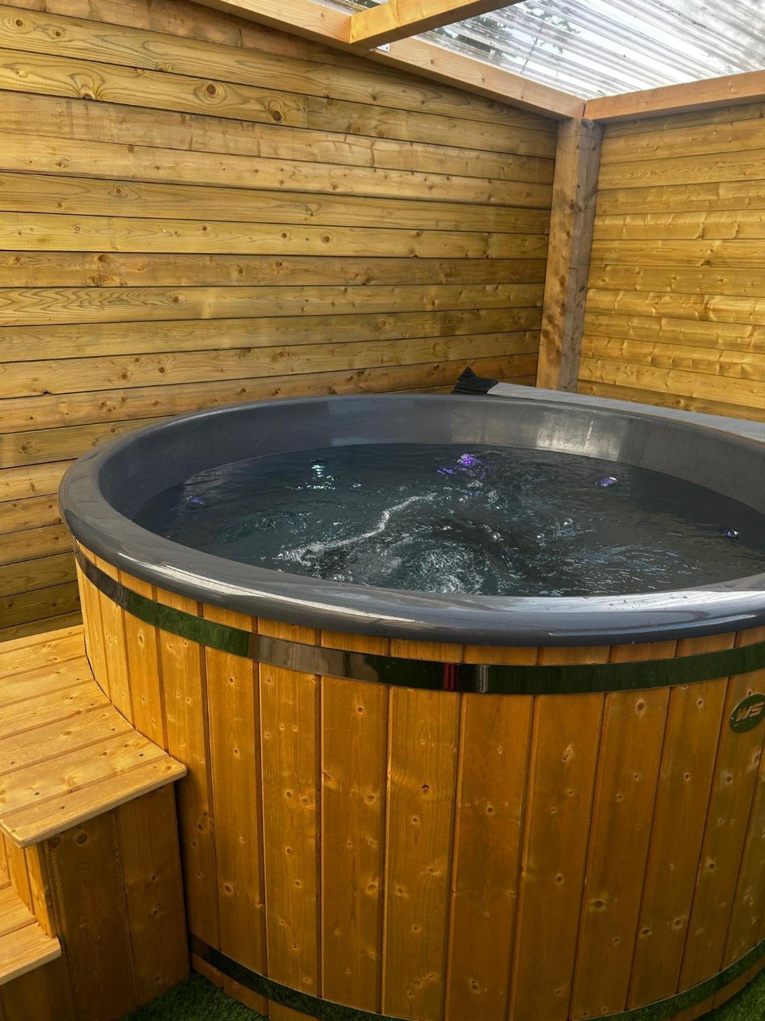 The Alpaca Farmhouse With Hot Tub And Alpaca Experience Included Dromara ภายนอก รูปภาพ